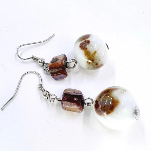 NWOT – White & Brown Porcelain Bead Brown Dyed Shell Dangle Fishhook Earrings - Picture 5 of 6